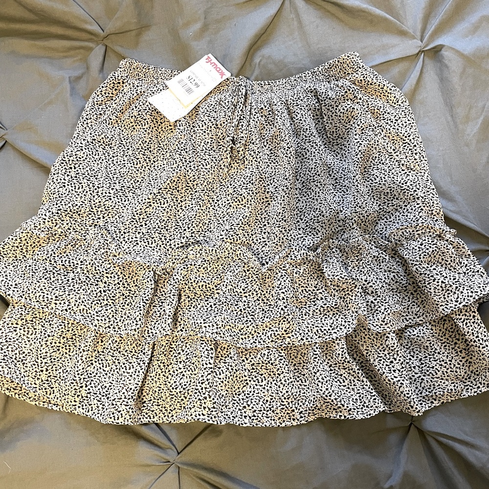 Sienna Sky black & white ruffled mini skirt